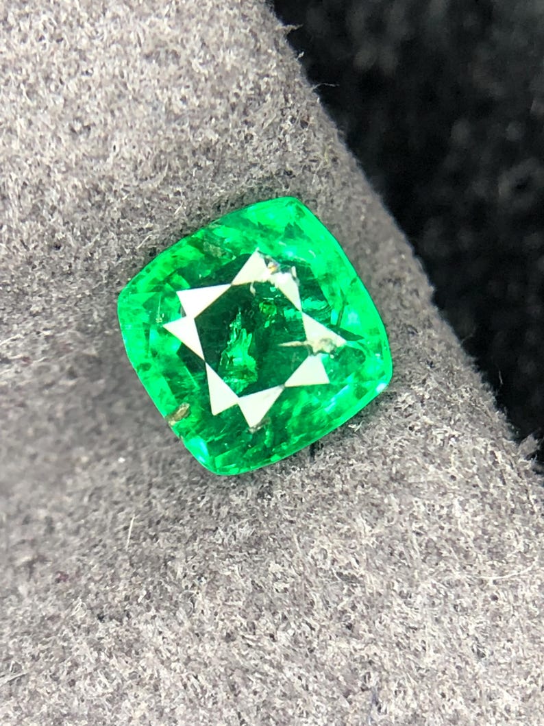Emerald 0.48ct Cushion cut — Natural Gemstone - photo 3