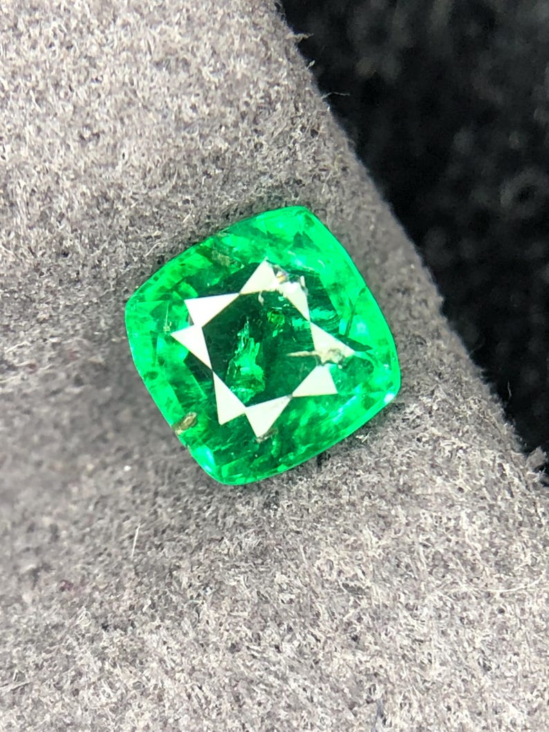 Emerald 0.48ct Cushion cut — Natural Gemstone - photo 4