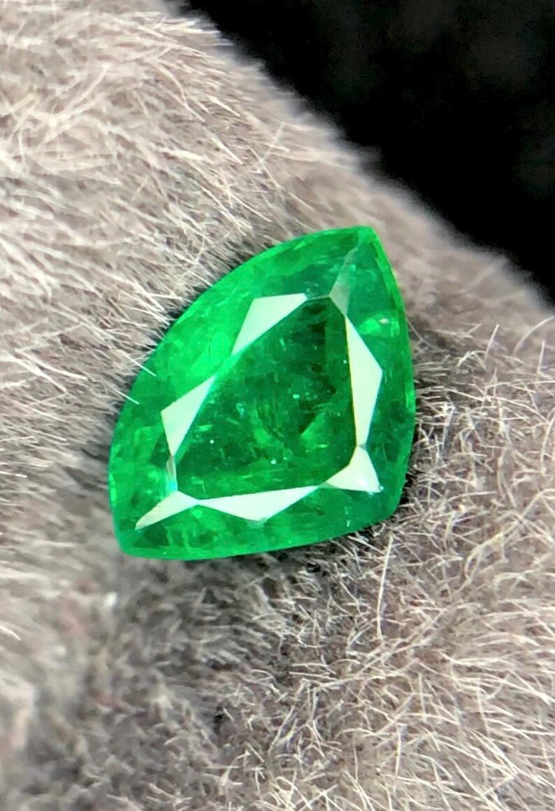 Emerald 0.58ct Fancy Cut — Natural Gemstone - photo 3