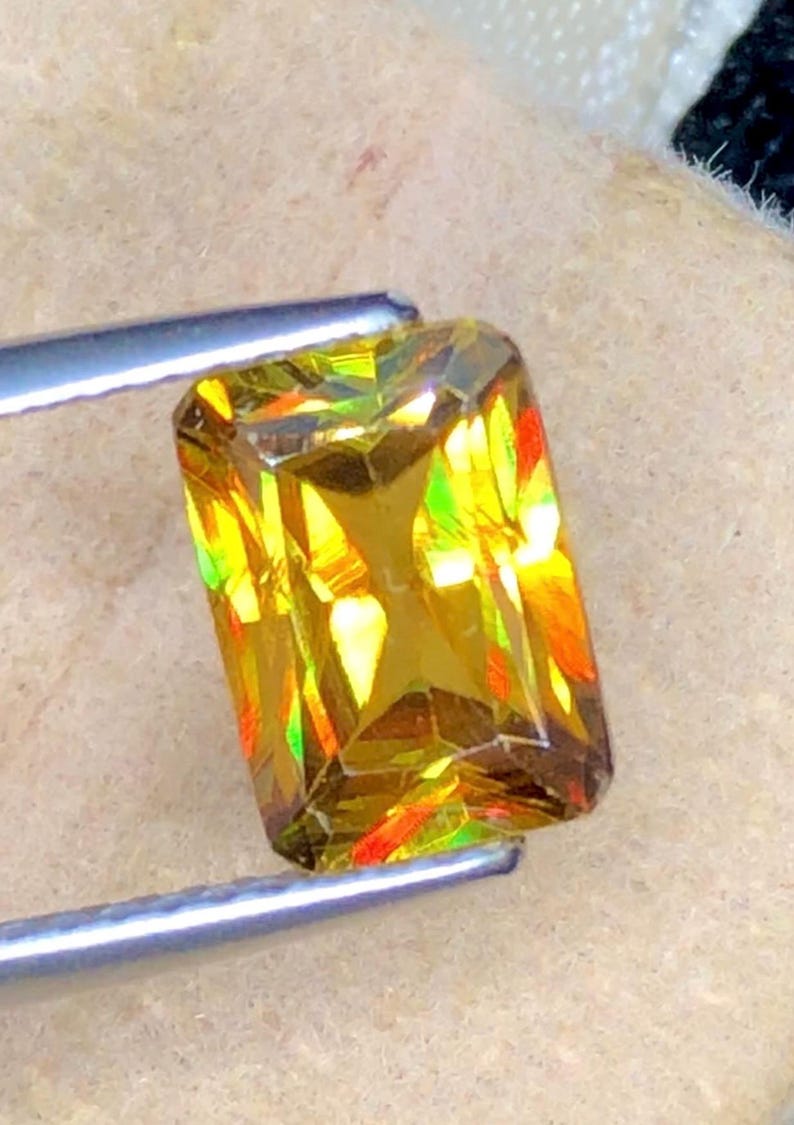 Sphene 1.80ct Faceted — Natural Multi (yellowish brown with green undertones) Gemstone - photo 4
