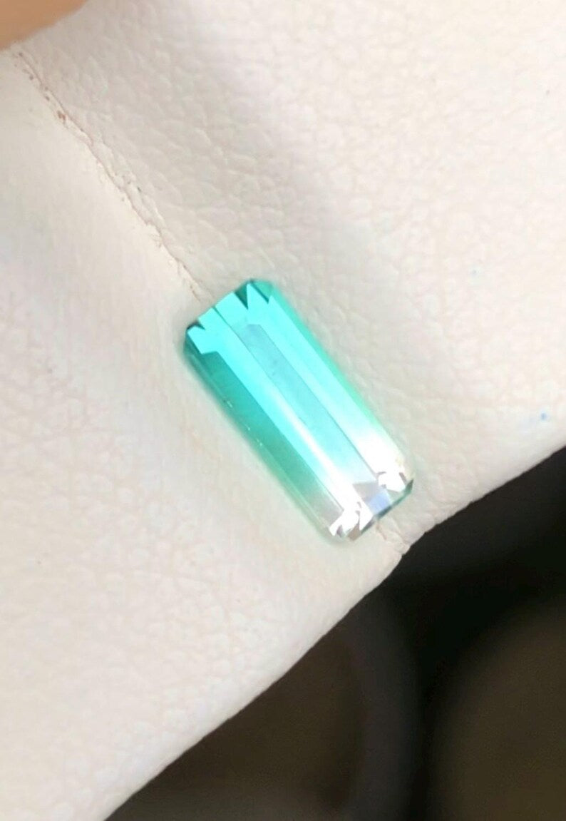 Bi-Color Tourmaline 0.70ct Faceted — Natural Lagoon Bi Color (pink and green) Gemstone - photo 4