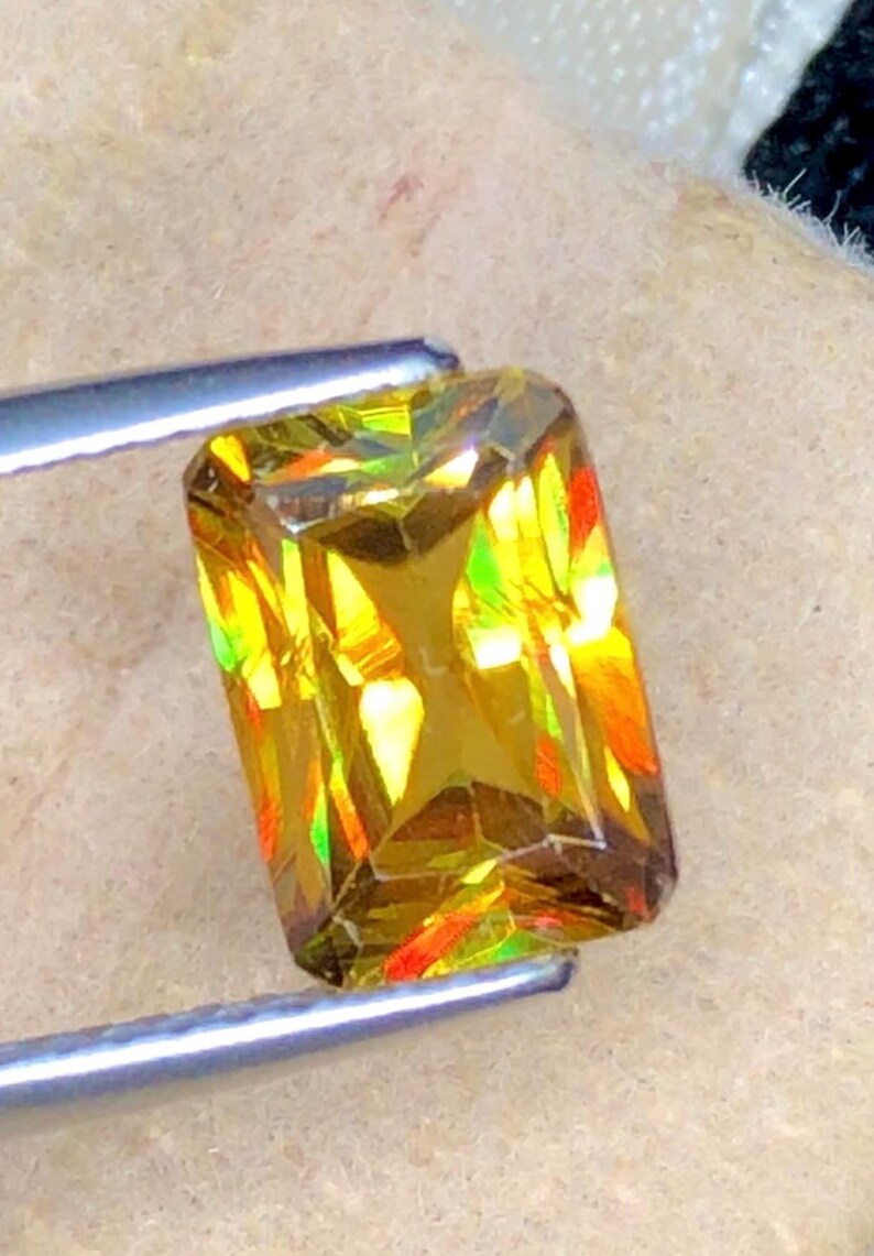 Sphene 1.80ct Faceted — Natural Multi (yellowish brown with green undertones) Gemstone - photo 3