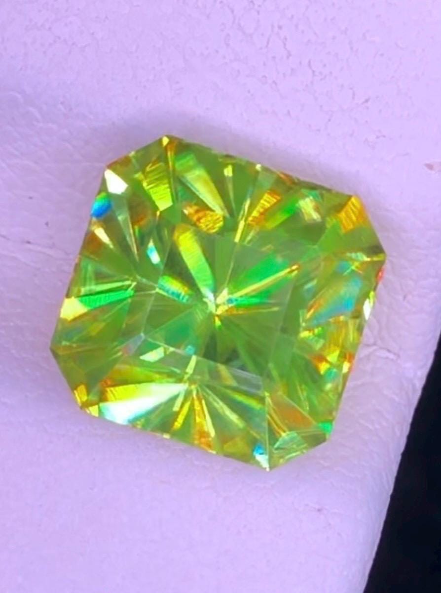 Sphene 5.50ct Emerald cut — Natural Green Gemstone - photo 1