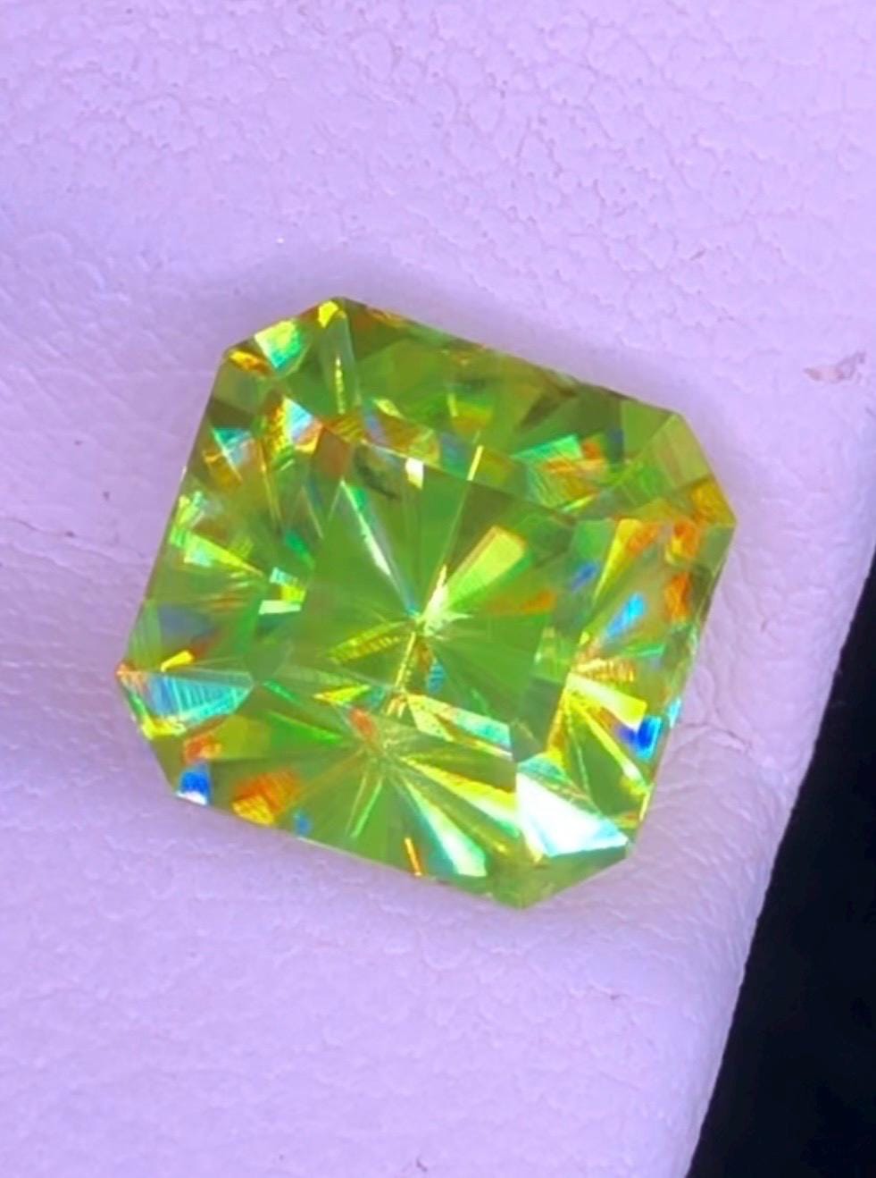 Sphene 5.50ct Emerald cut — Natural Green Gemstone - photo 3
