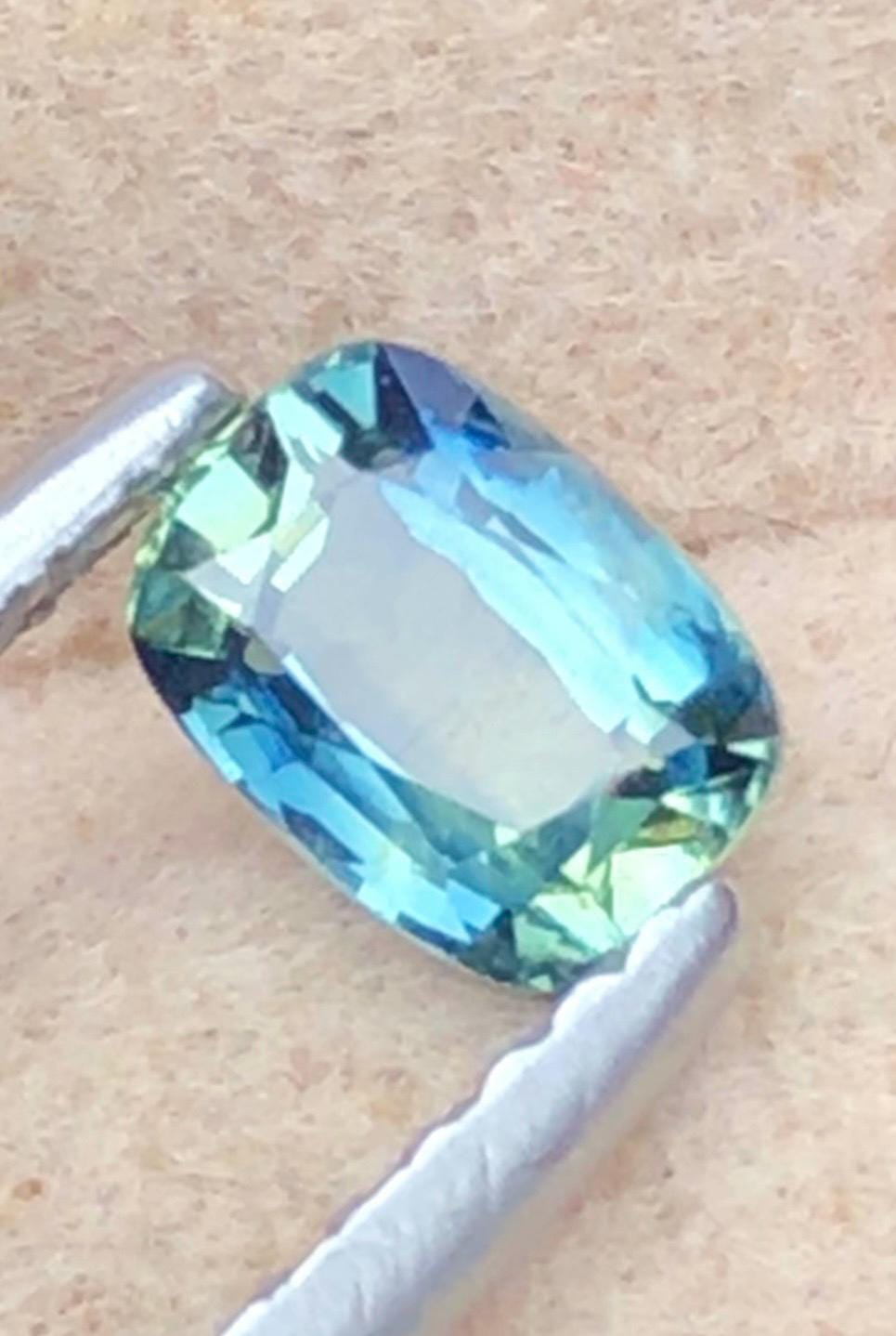 Parti Sapphire 0.63ct — Natural Bi-colour blue-green Gemstone - photo 1