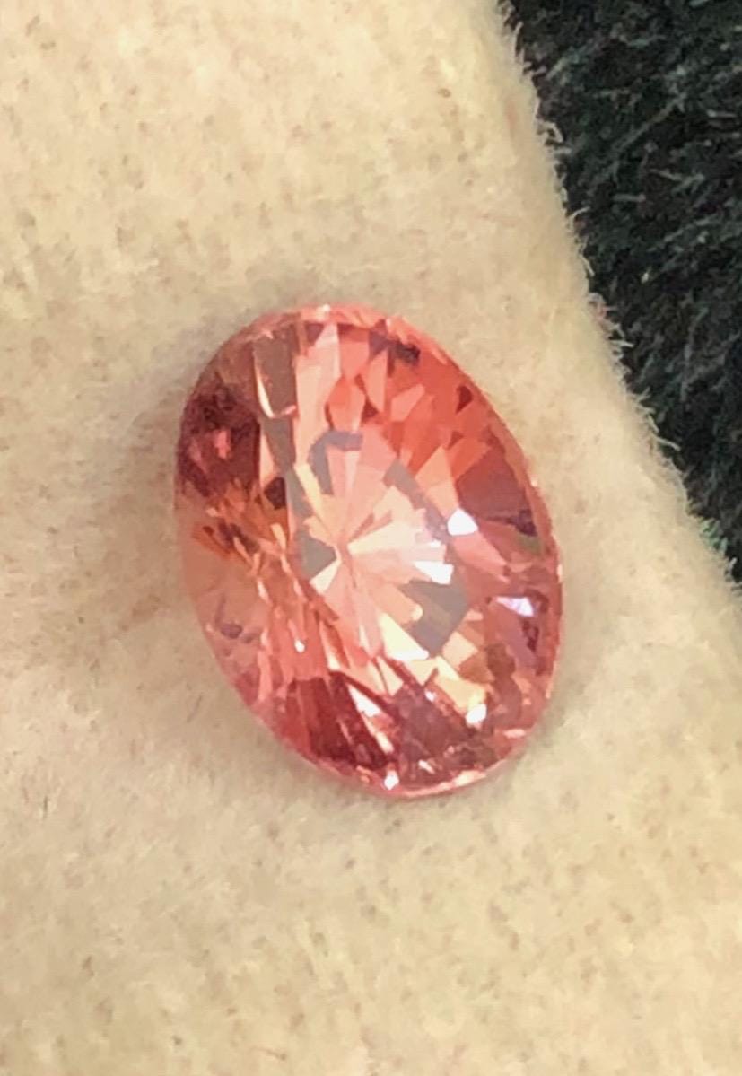 Padparadscha Sapphire 1.00ct Oval — Natural Peach pink (lotus) Gemstone - photo 1