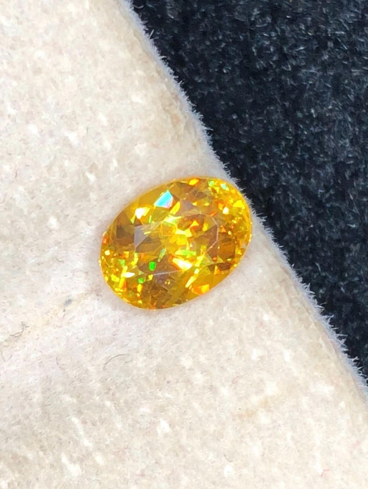 Sphene 1ct Oval — Natural Yellowish Brown Gemstone - photo 3