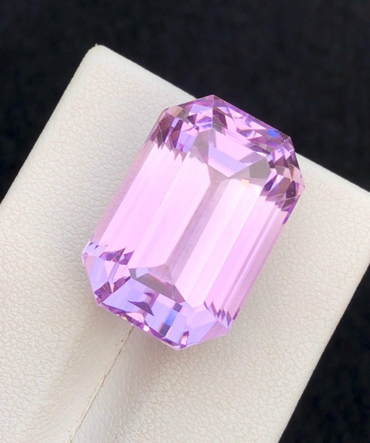 41.68 ct pink kunzite emerald cut, Kunar Afghanistan