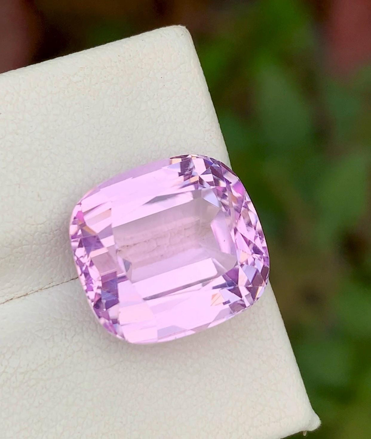 13.90 ct pink kunzite cushion cut, Kunar Afghanistan