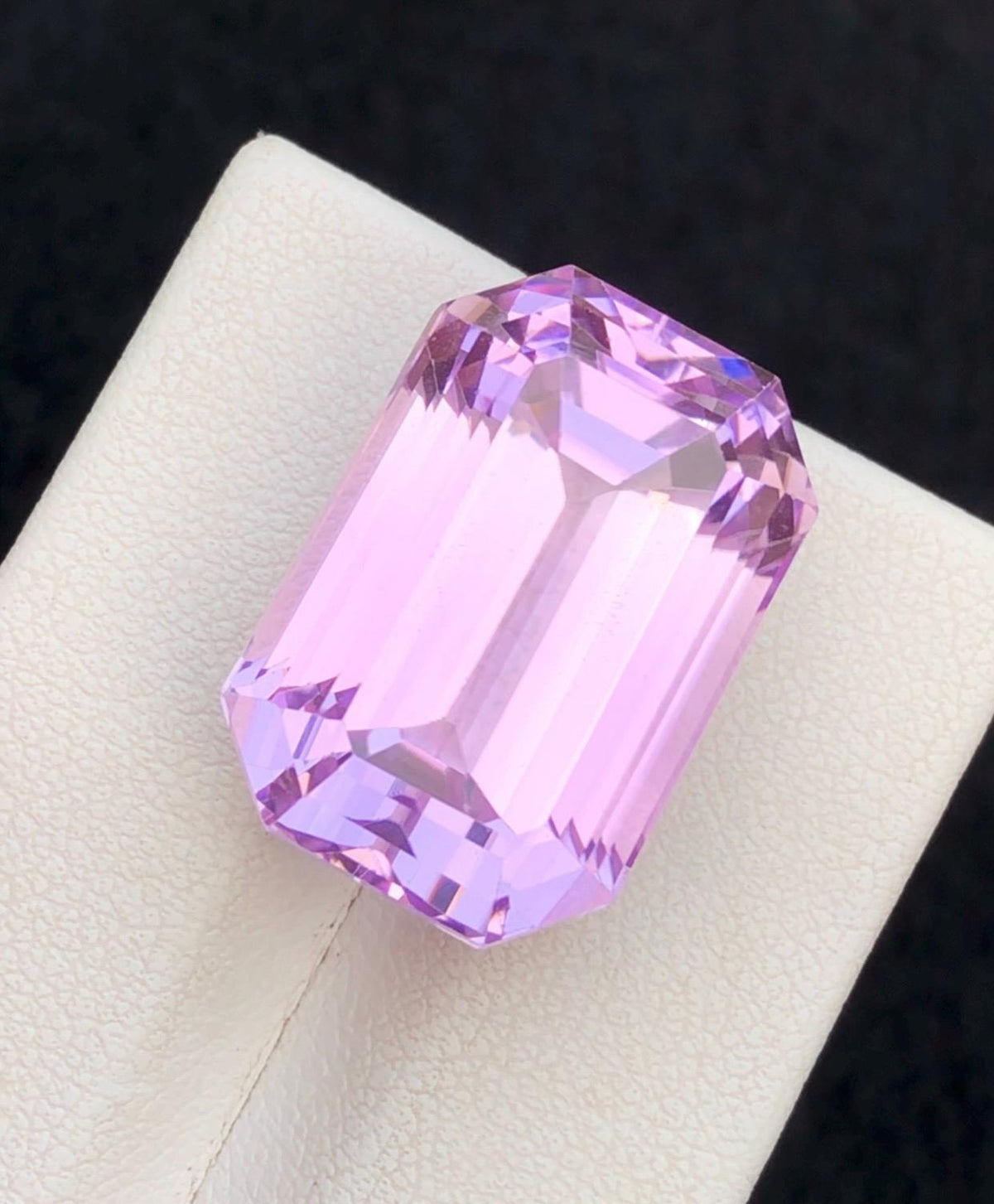 41.68 ct pink kunzite emerald cut, Kunar Afghanistan