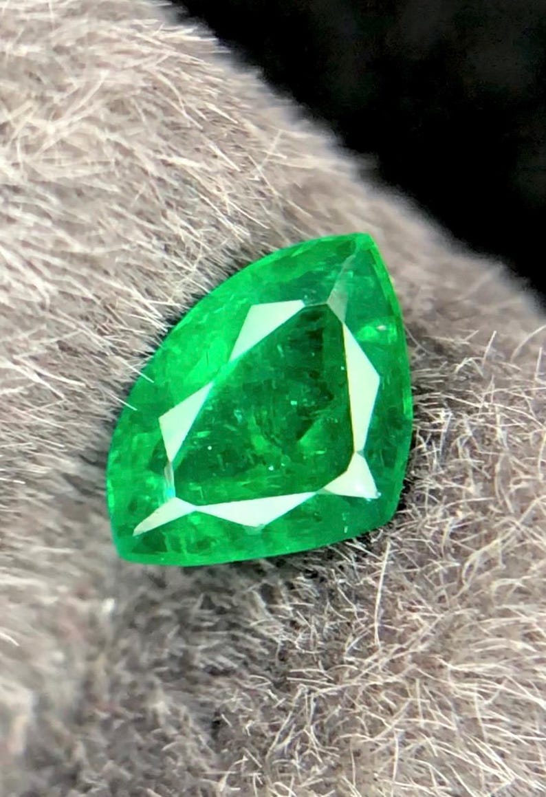 Emerald 0.58ct Fancy Cut — Natural Gemstone - photo 2