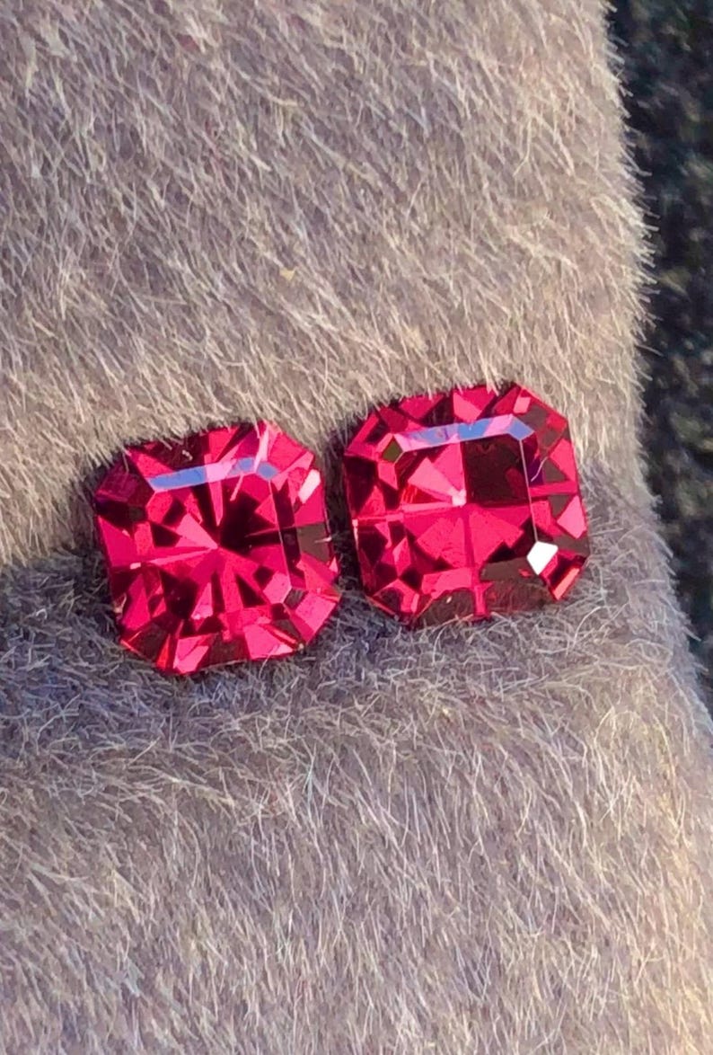 Malaya Garnet 1.60ct Fancy, Faceted — Natural Purplish Pink Gemstone - photo 1