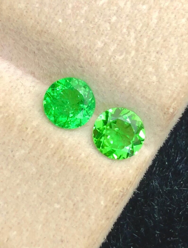 Tsavorite Garnet 0.80ct Round, faceted — Natural Vivid Green Gemstone - photo 4