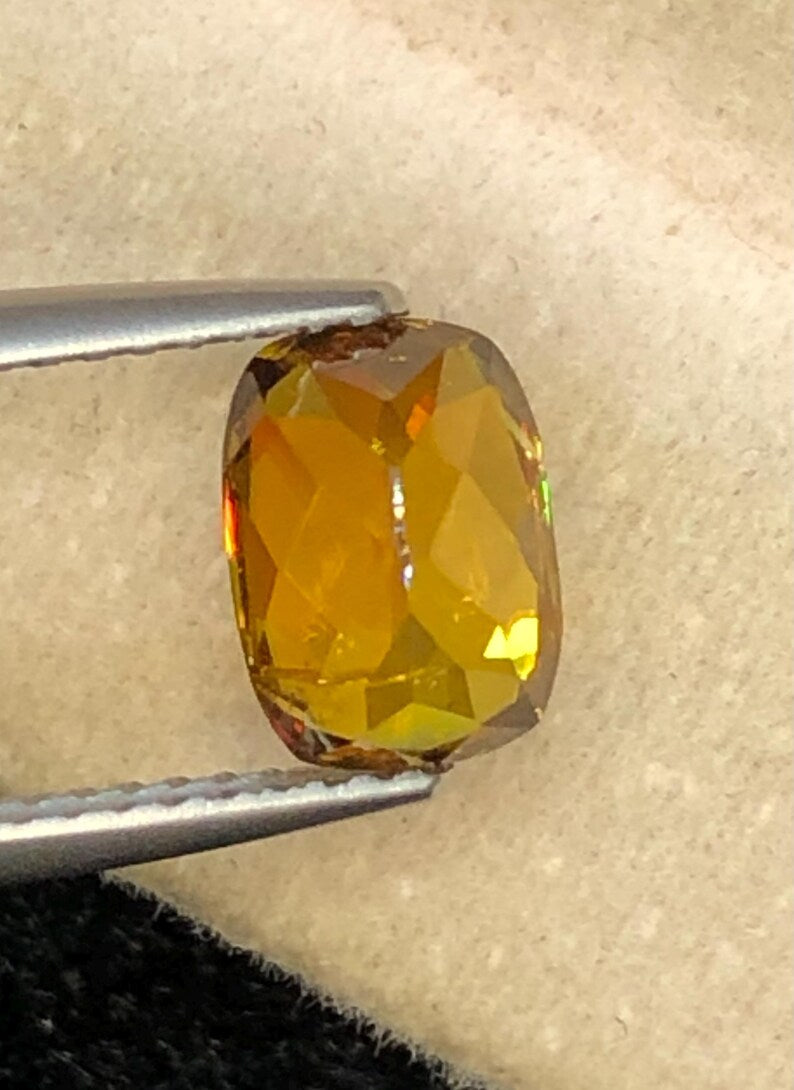 Sphene 1.80ct Faceted (cushion-cut) — Natural Yellowish Brown Gemstone - photo 4