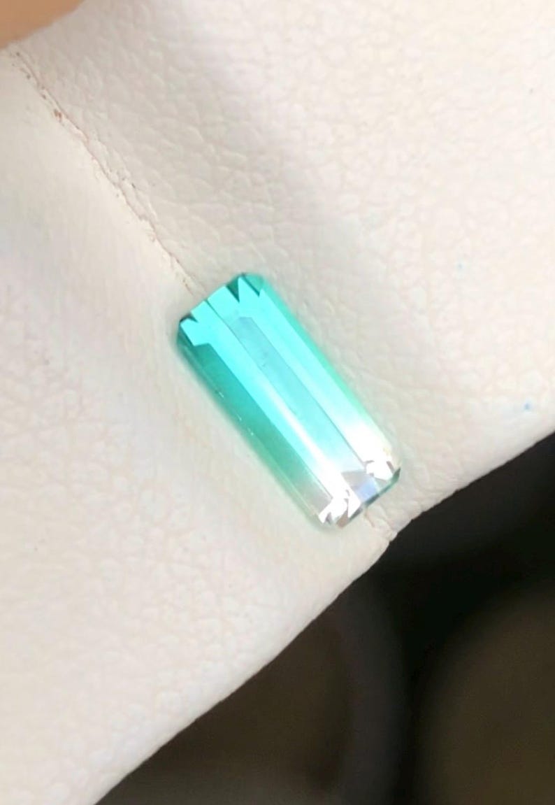 Bi-Color Tourmaline 0.70ct Faceted — Natural Lagoon Bi Color (pink and green) Gemstone - photo 2
