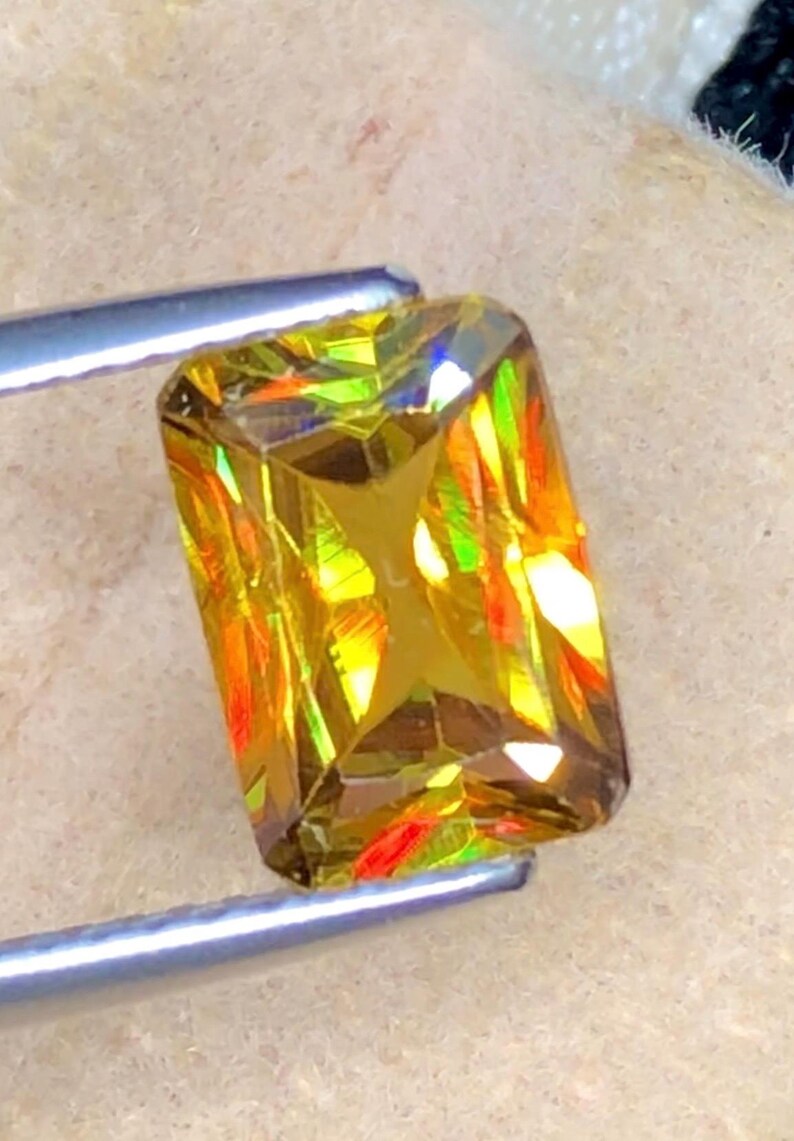 Sphene 1.80ct Faceted — Natural Multi (yellowish brown with green undertones) Gemstone - photo 2