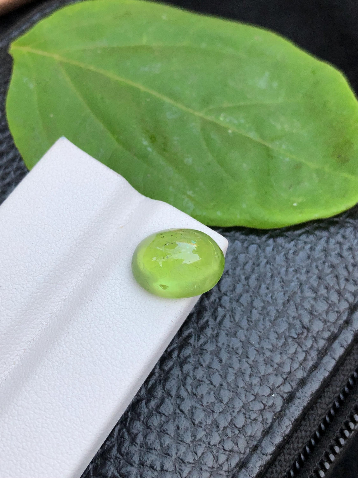 Peridot 8.50 ct Oval Cabochon — Natural Vibrant Green Gemstone - photo 1
