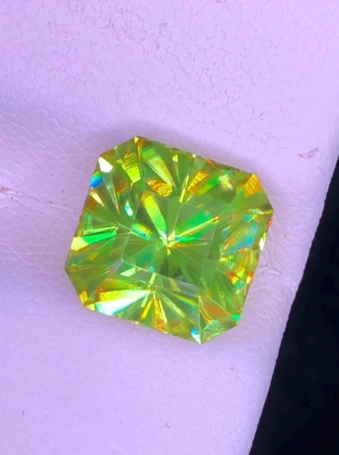 Sphene 5.50ct Emerald cut — Natural Green Gemstone - photo 4