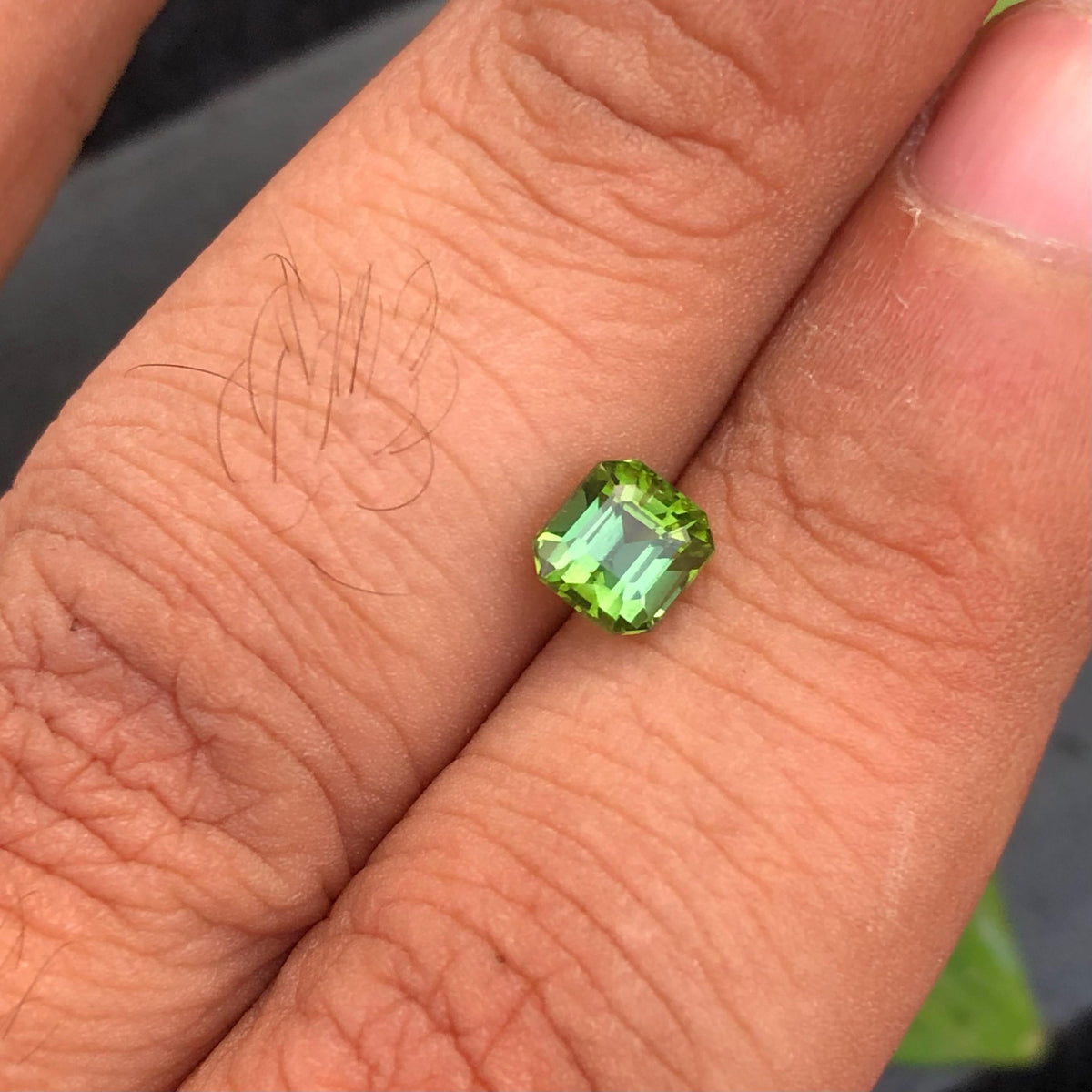 Tourmaline 0.95 ct Cushion Cut — Natural Rich Lush Green Gemstone - photo 1