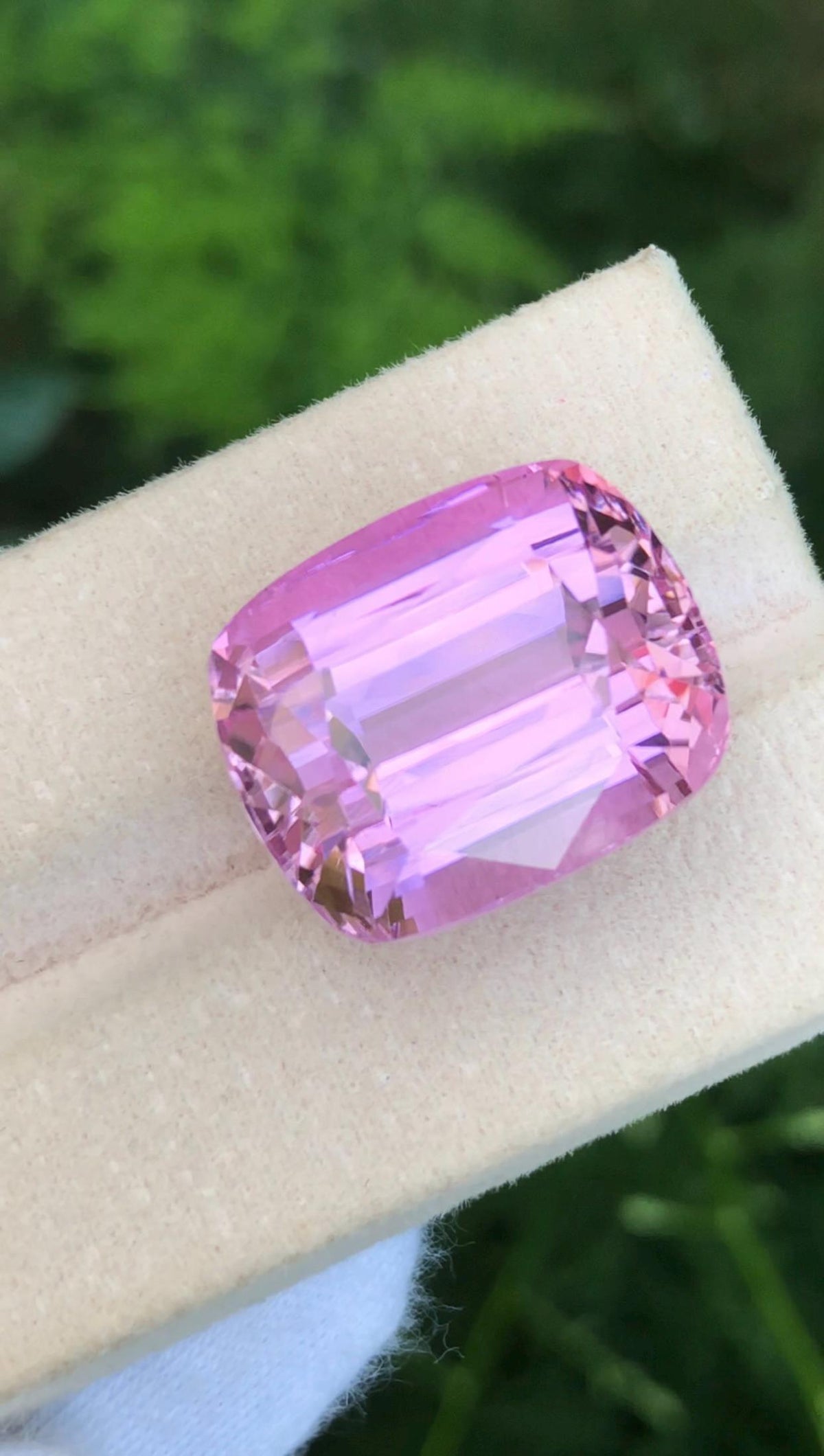 Kunzite 36.00 ct Cushion Cut — Natural Lilac Pink Gemstone - photo 1