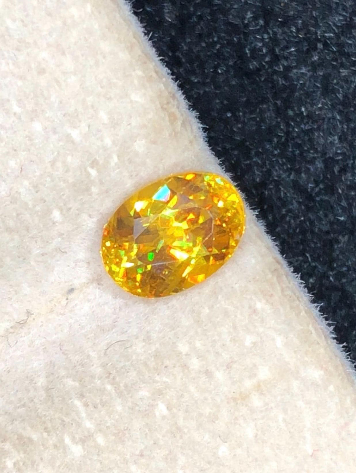 Sphene 1ct Oval — Natural Yellowish Brown Gemstone - photo 2